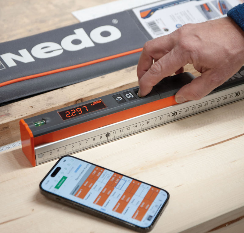 Nedo mEsstronic 2 digital measure operated by hand, showing display 2297, connected to smartphone app.